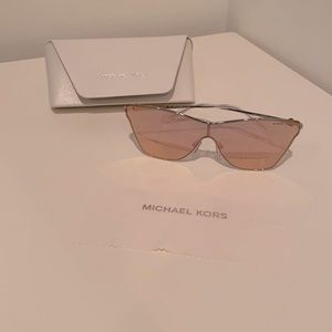 Michael Kors
Women's Larissa Sunglasses, MK1063 Rose gold mirror & silver frame